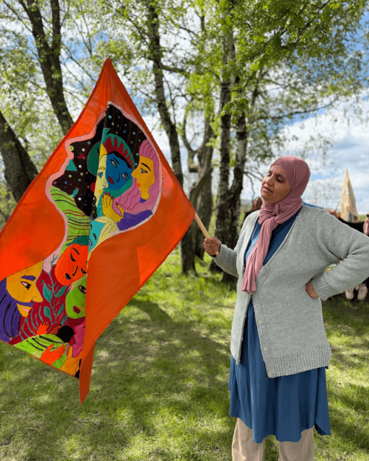 2. Chahines Mokded flaggar för familj.